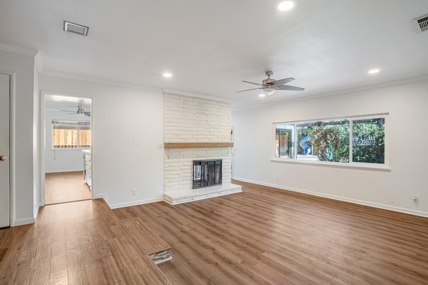 730 W Escalon Ave, Fresno, CA 93704