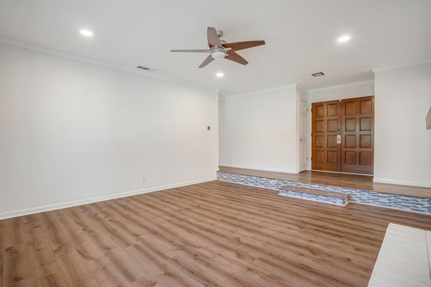 730 W Escalon Ave, Fresno, CA 93704