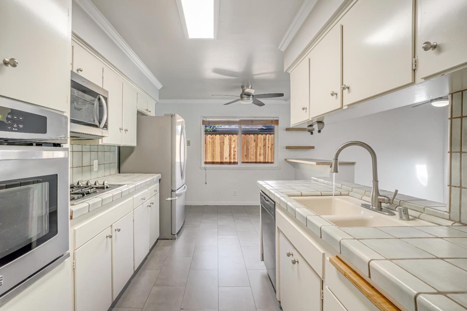 730 W Escalon Ave, Fresno, CA 93704