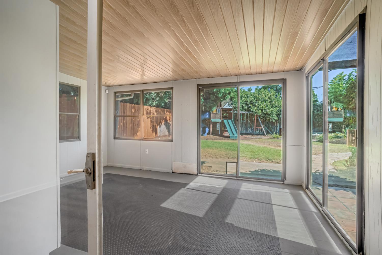 730 W Escalon Ave, Fresno, CA 93704