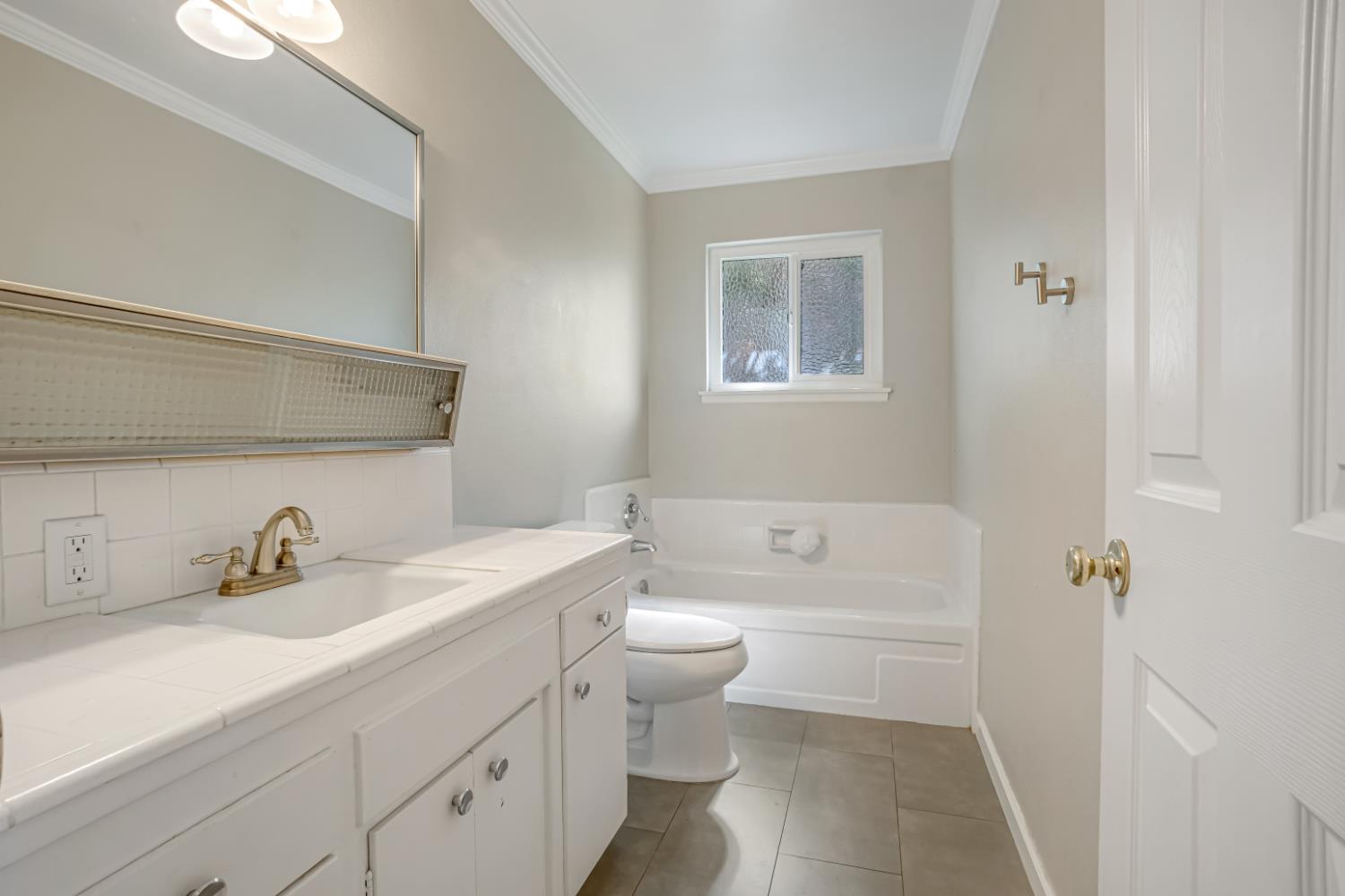 730 W Escalon Ave, Fresno, CA 93704