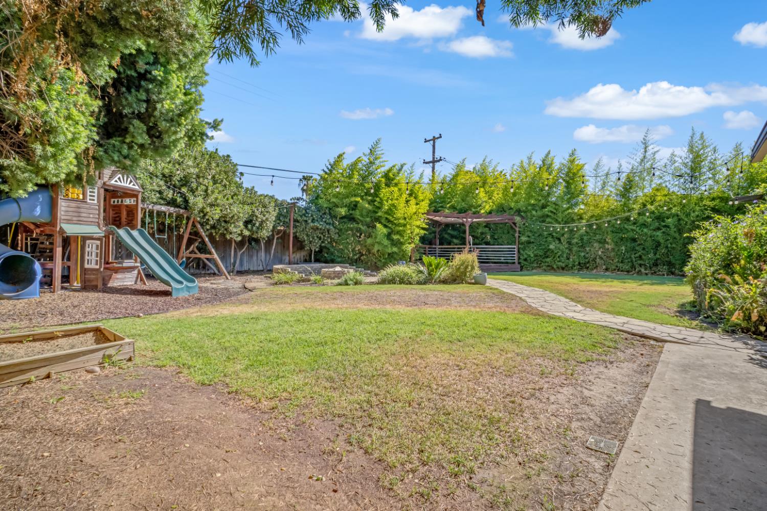 730 W Escalon Ave, Fresno, CA 93704