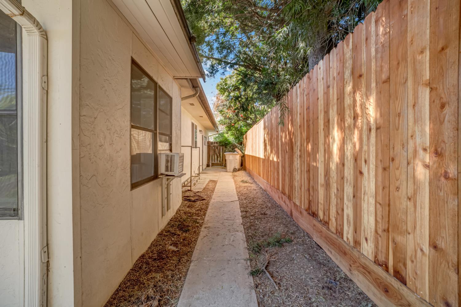 730 W Escalon Ave, Fresno, CA 93704