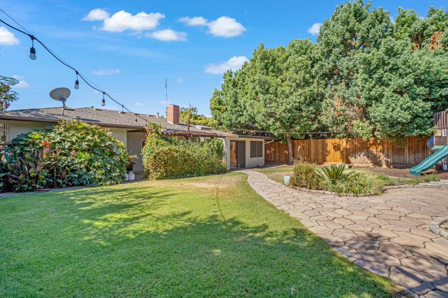 730 W Escalon Ave, Fresno, CA 93704