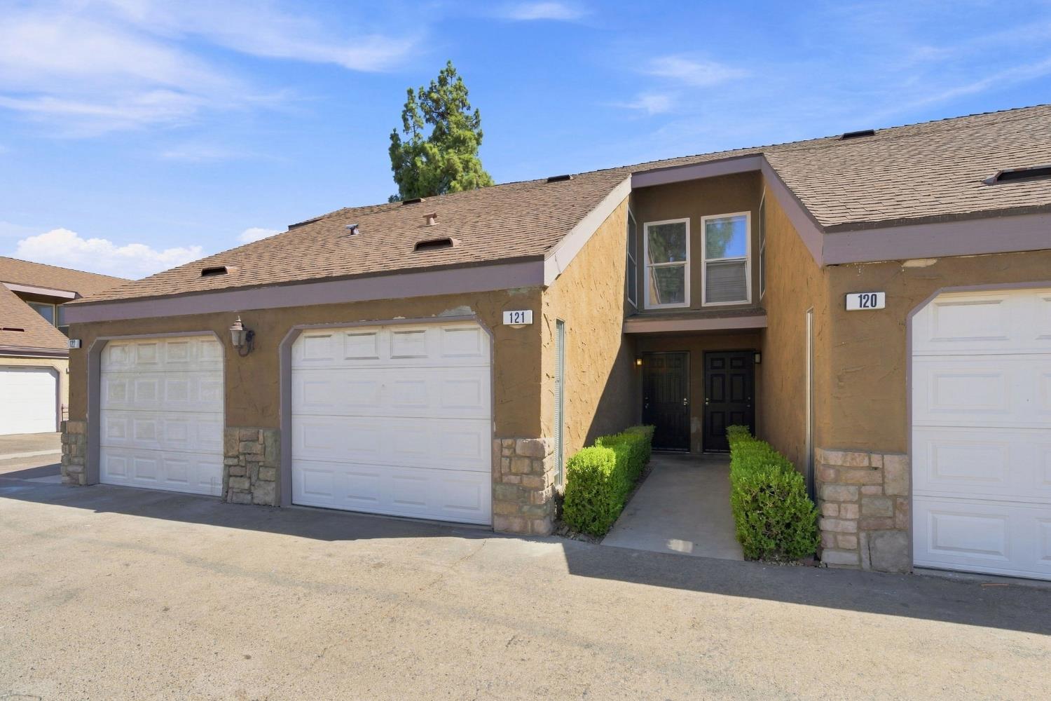 7166 N Fruit #121, Fresno, CA 93711