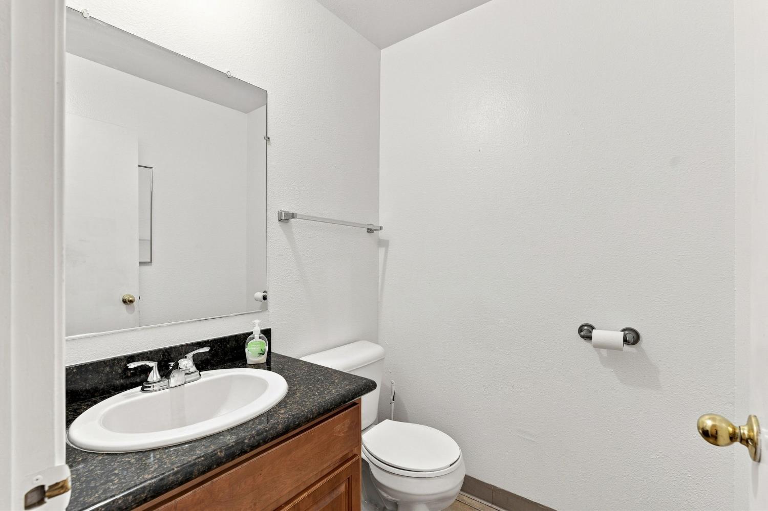 7166 N Fruit #121, Fresno, CA 93711