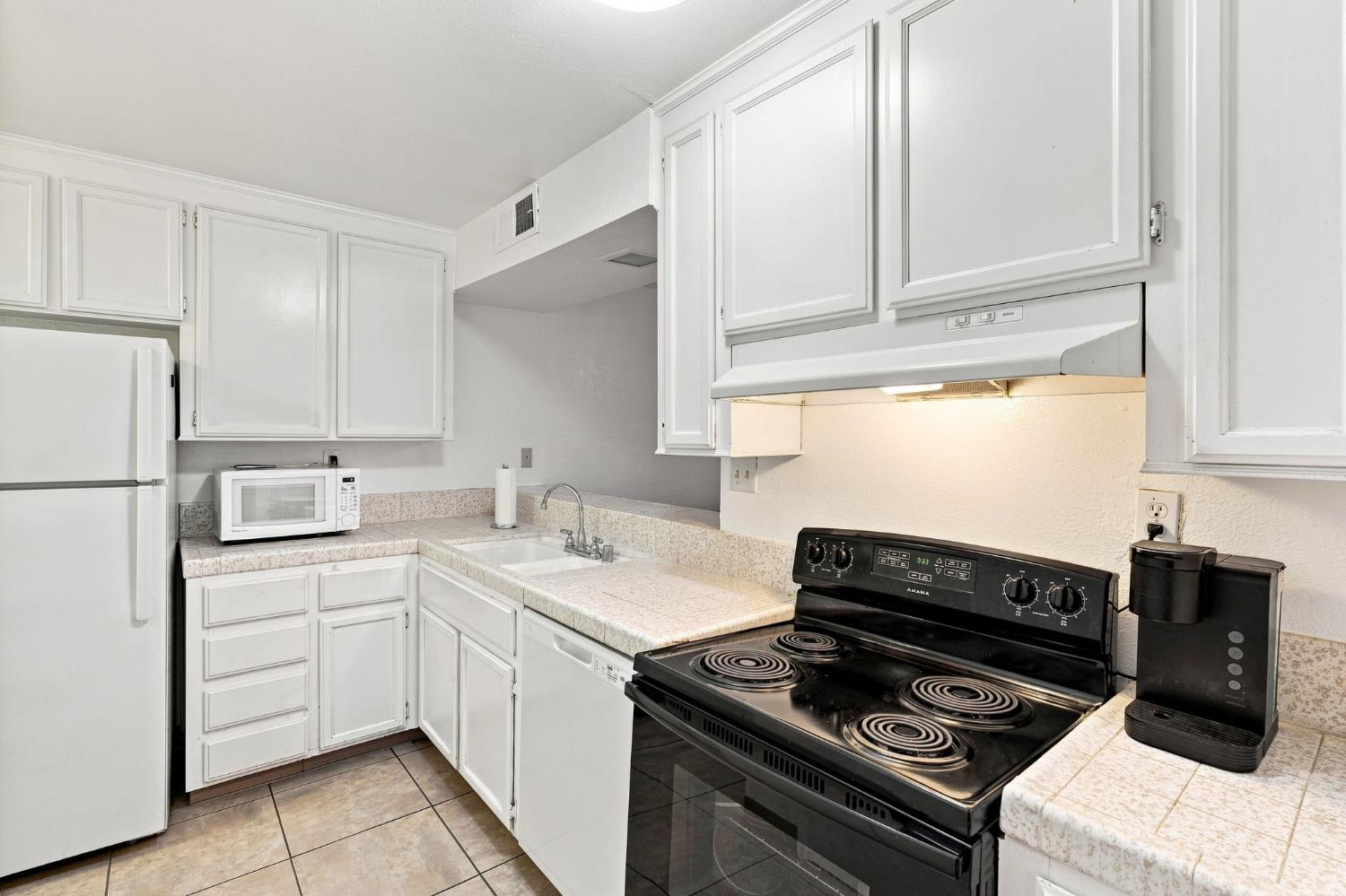 7166 N Fruit #121, Fresno, CA 93711