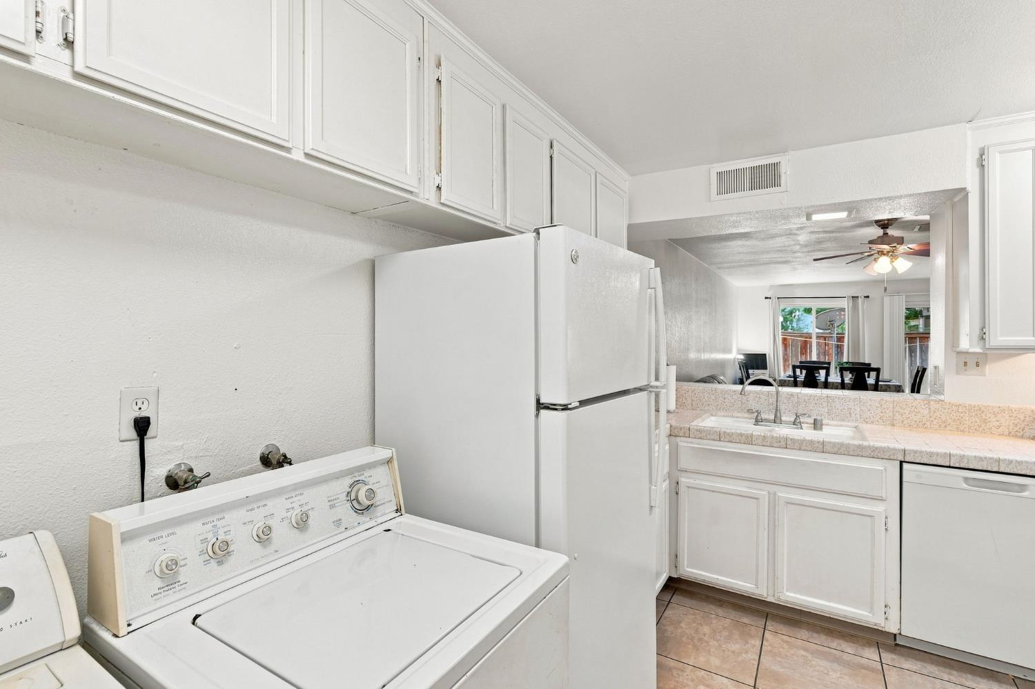 7166 N Fruit #121, Fresno, CA 93711