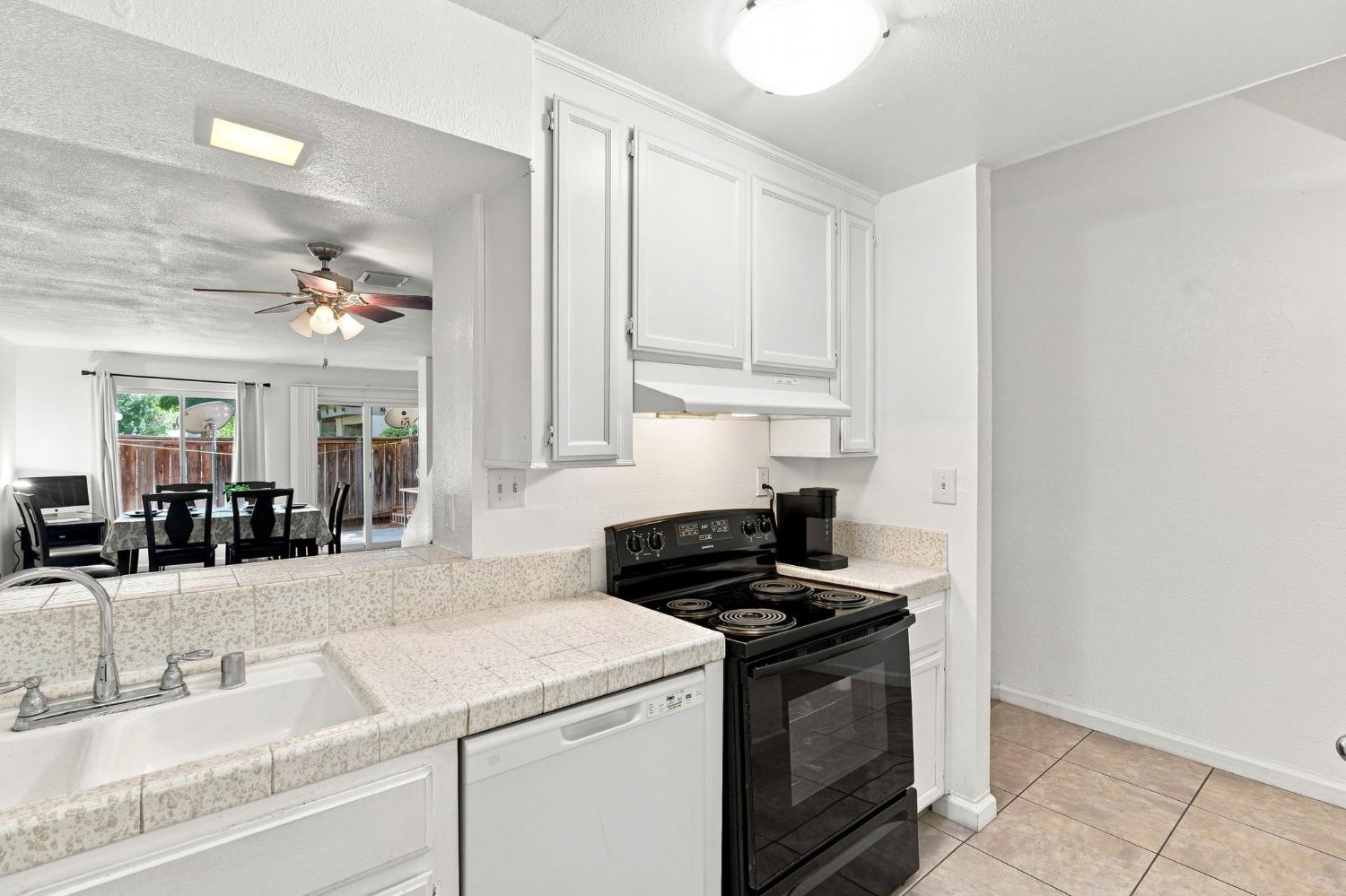 7166 N Fruit #121, Fresno, CA 93711
