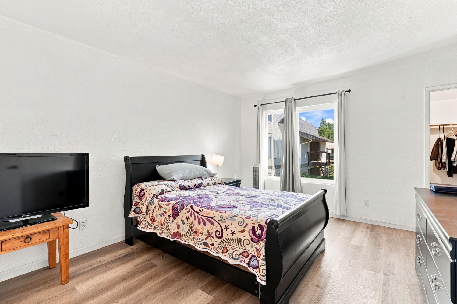 7166 N Fruit #121, Fresno, CA 93711