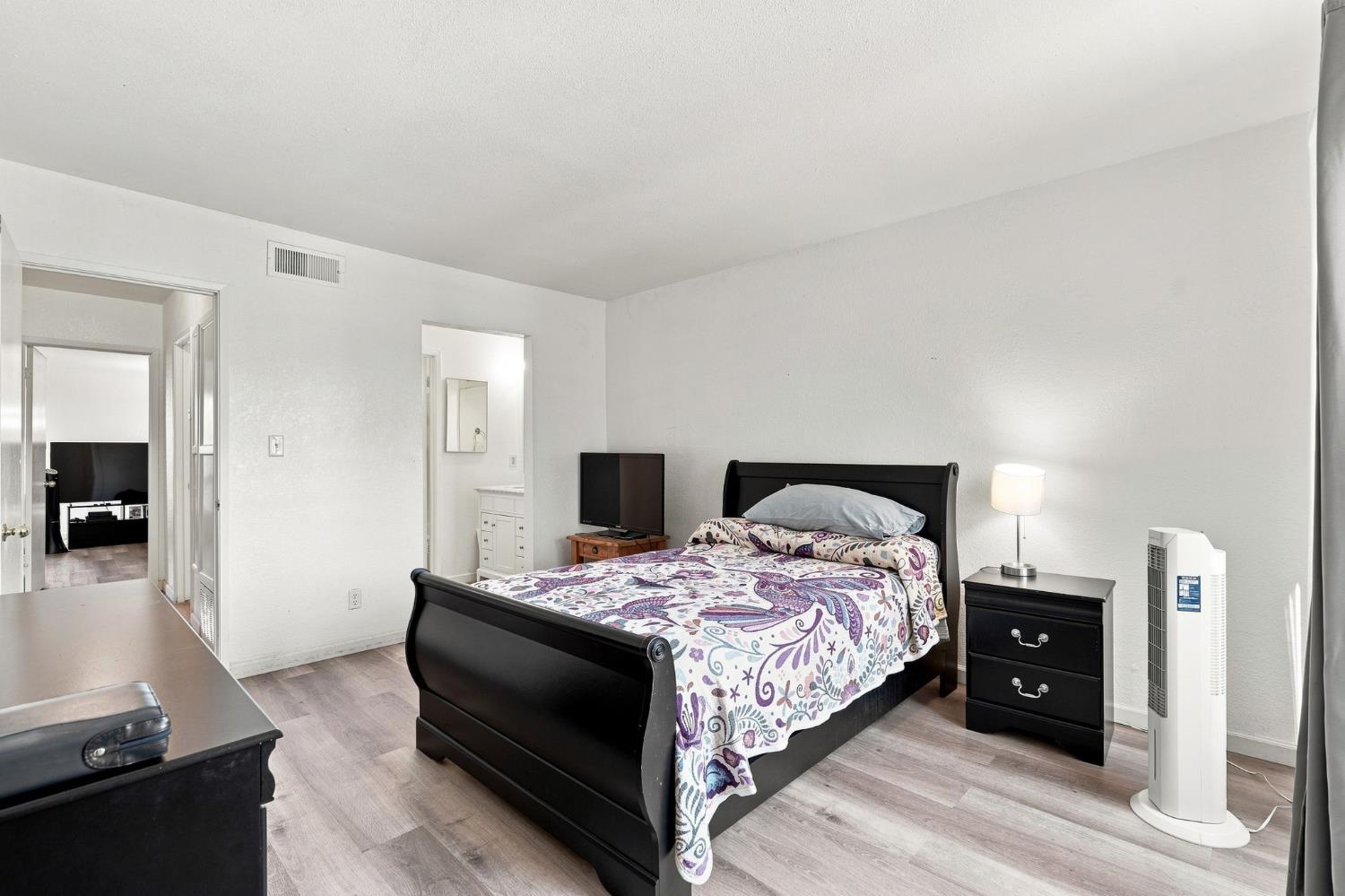 7166 N Fruit #121, Fresno, CA 93711