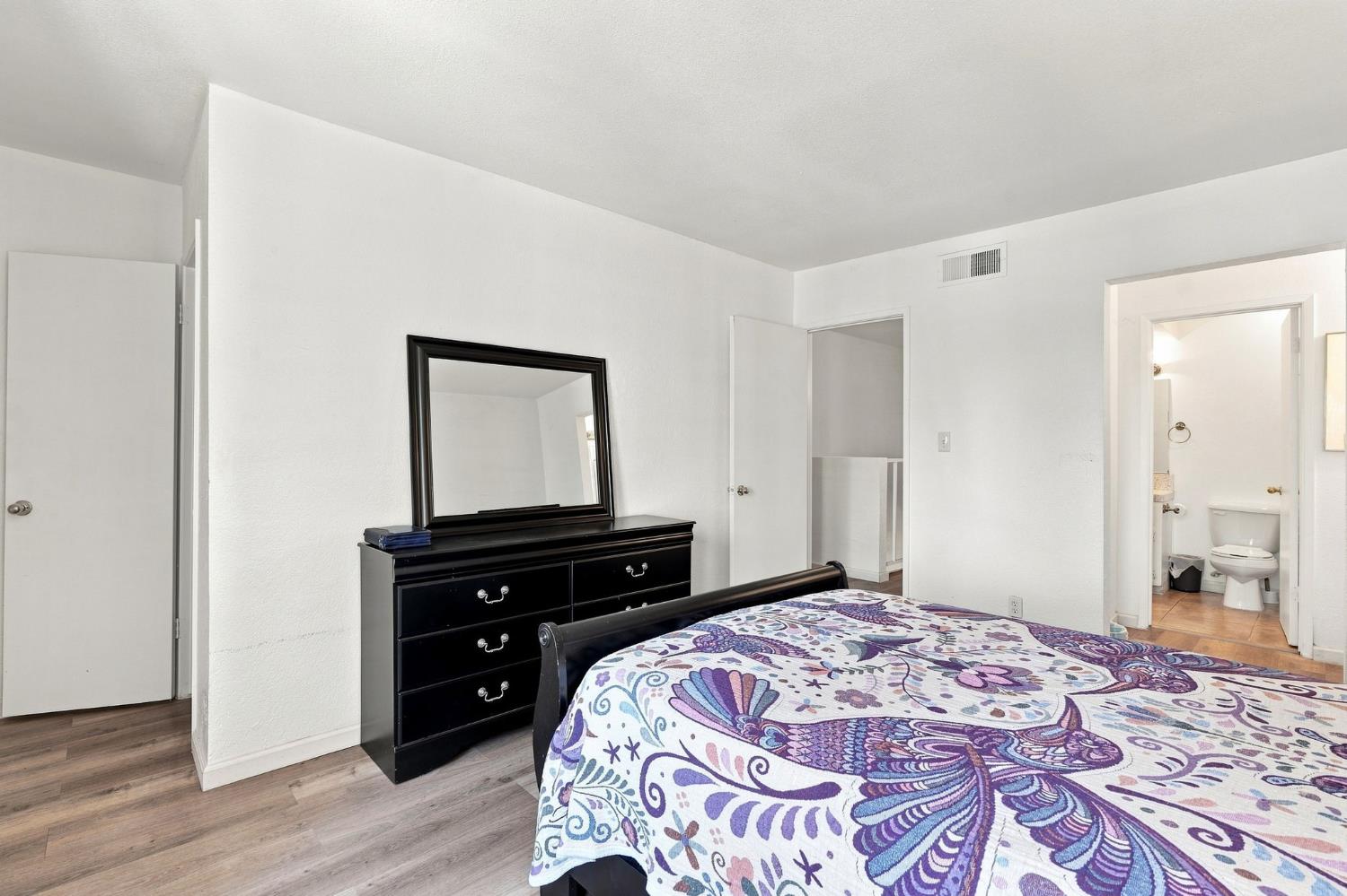 7166 N Fruit #121, Fresno, CA 93711