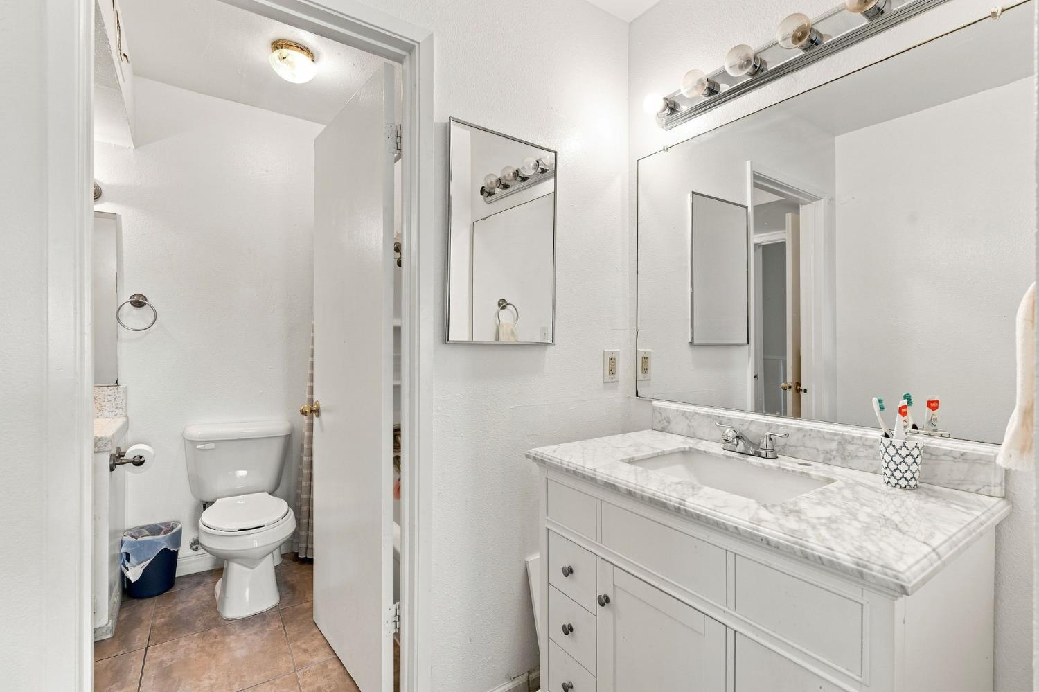 7166 N Fruit #121, Fresno, CA 93711