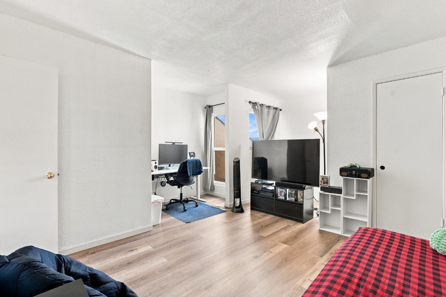 7166 N Fruit #121, Fresno, CA 93711
