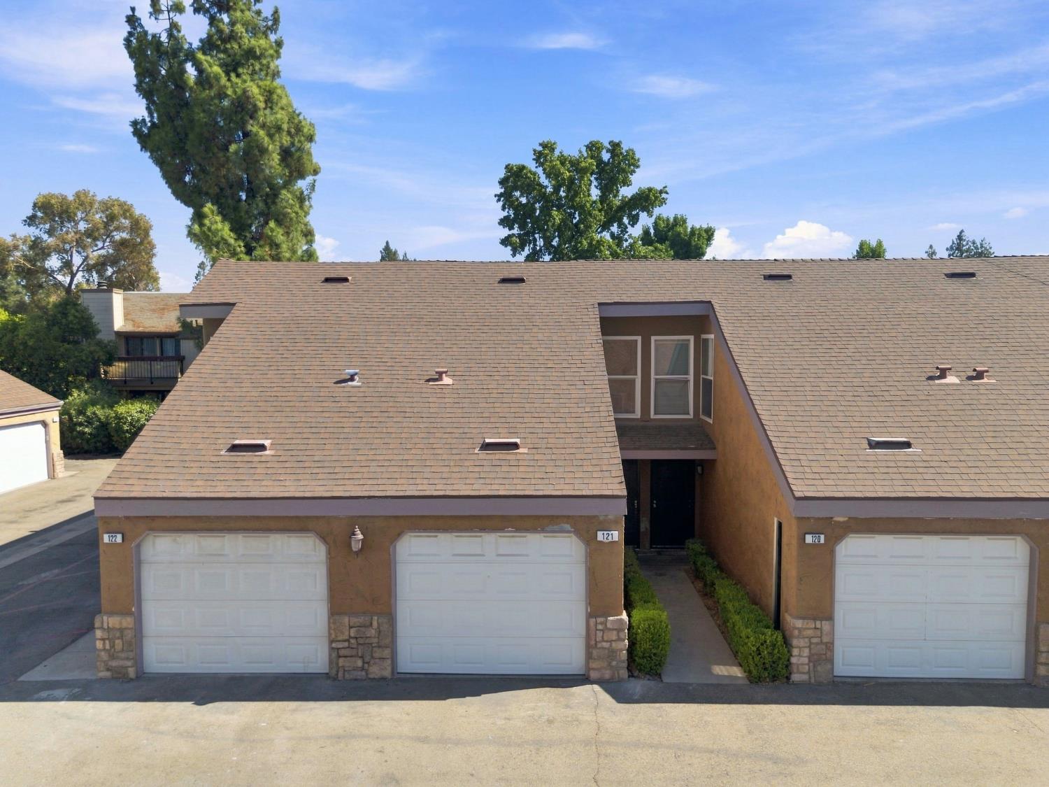 7166 N Fruit #121, Fresno, CA 93711