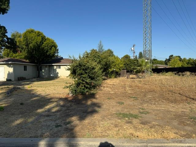 1845 N SIERRA VISTA Ave, Fresno, CA 93703