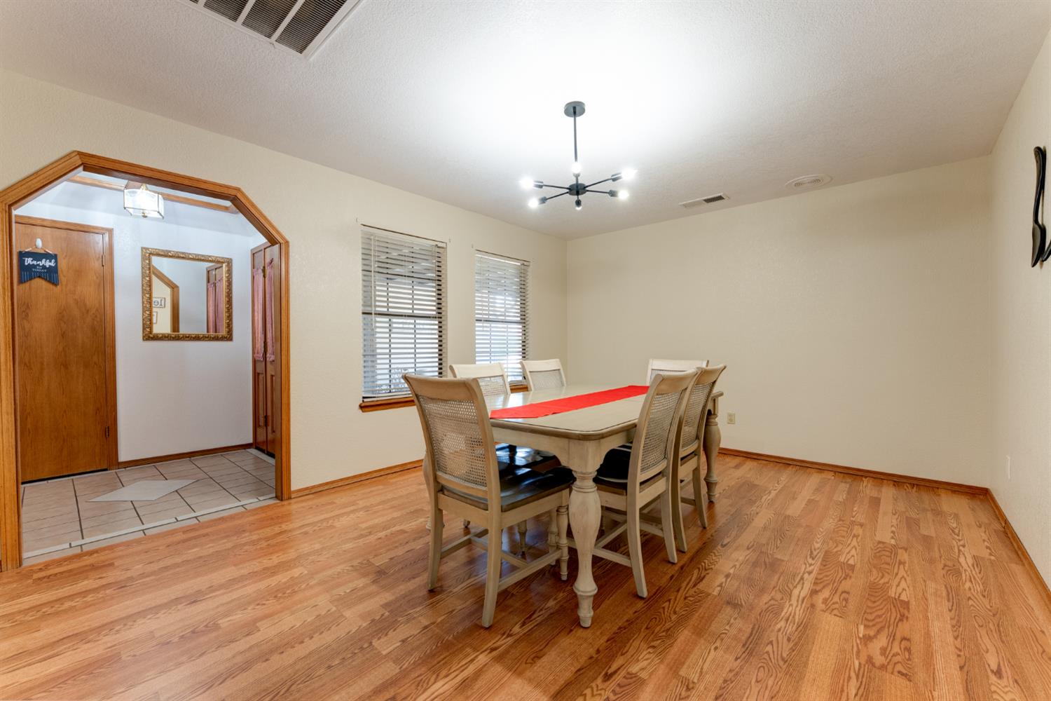 514 Balmoral Dr, Porterville, CA 93257