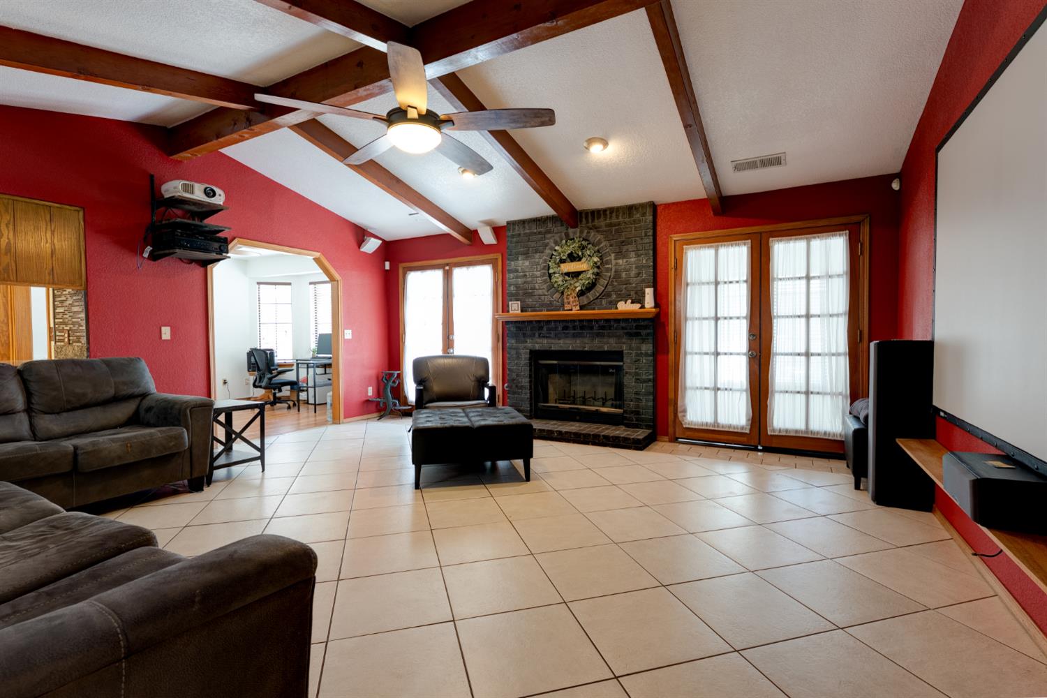 514 Balmoral Dr, Porterville, CA 93257