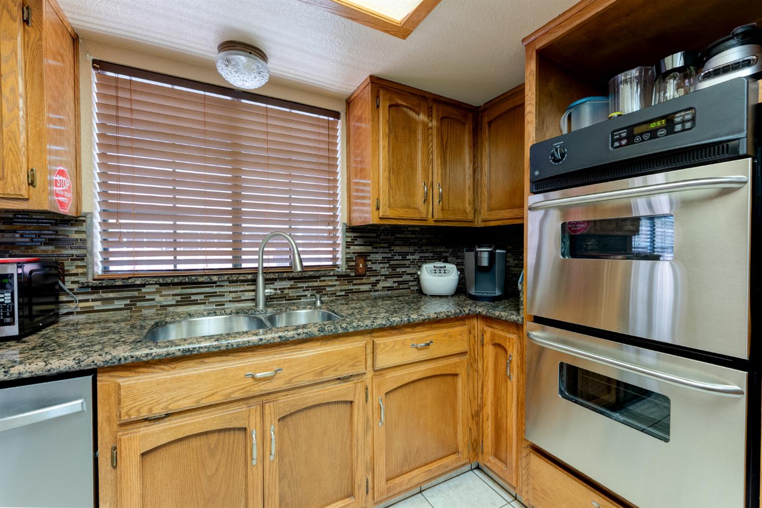 514 Balmoral Dr, Porterville, CA 93257