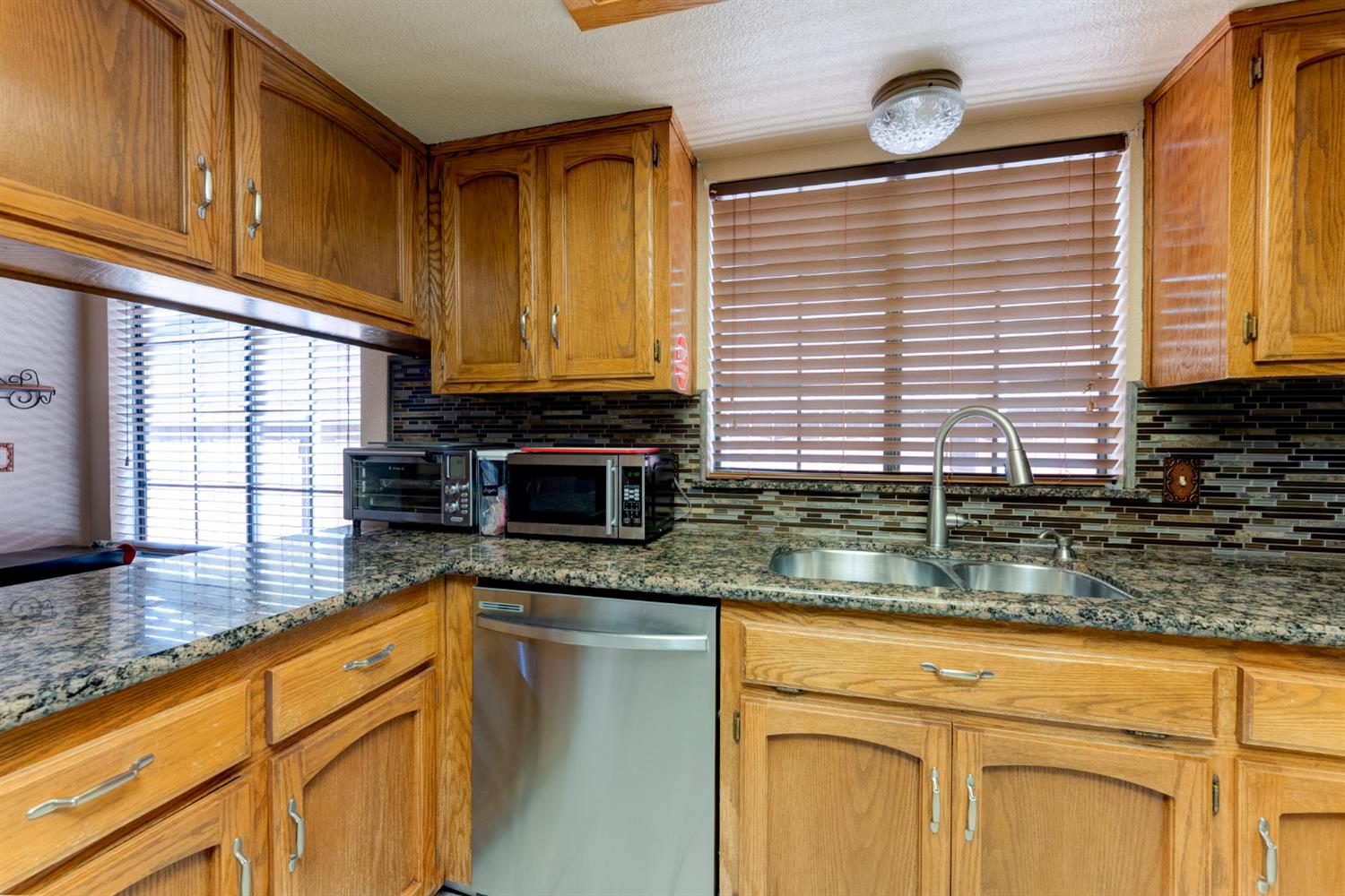 514 Balmoral Dr, Porterville, CA 93257