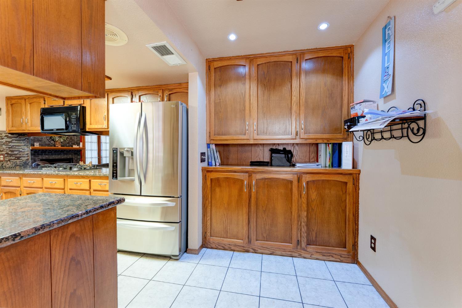 514 Balmoral Dr, Porterville, CA 93257