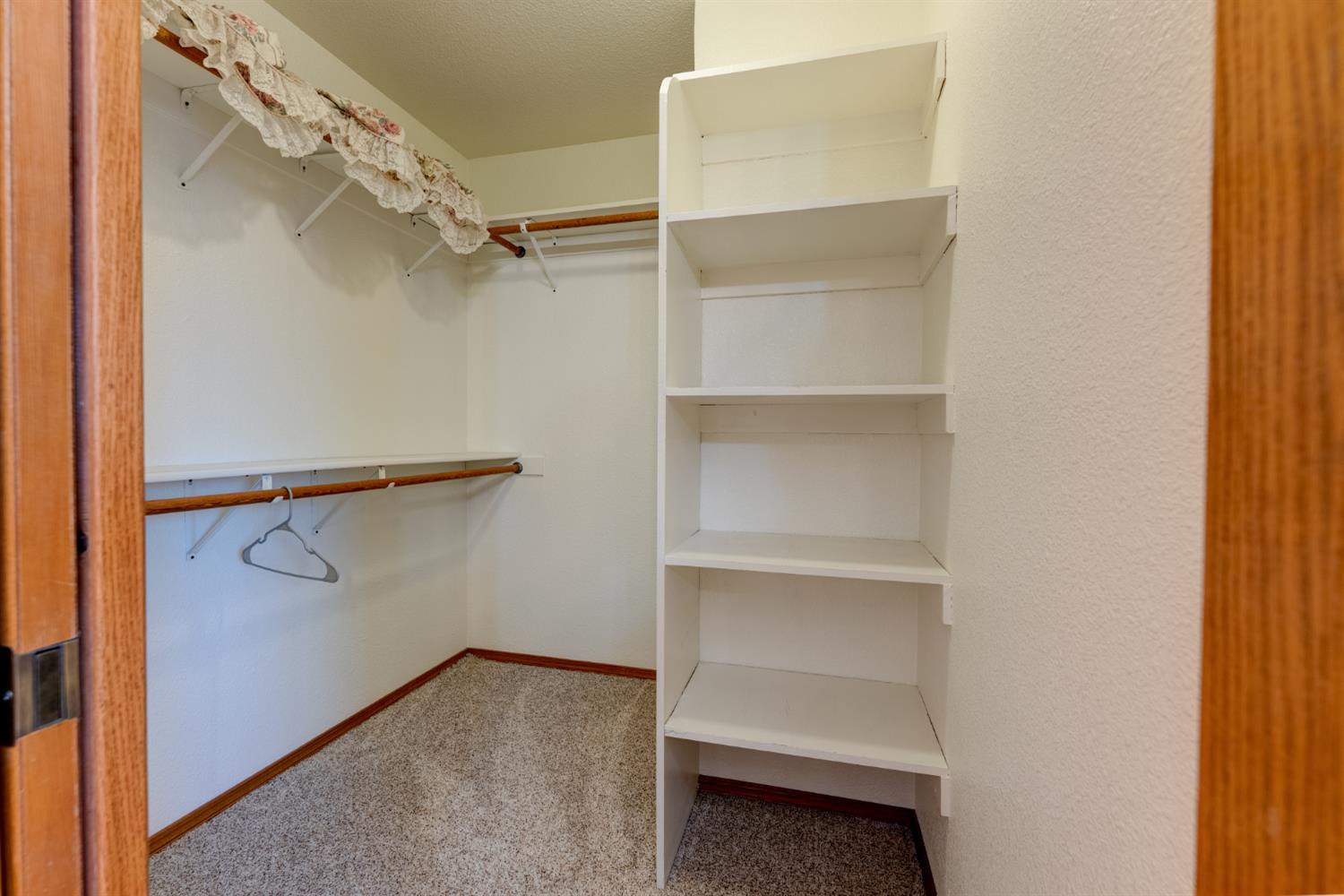 514 Balmoral Dr, Porterville, CA 93257