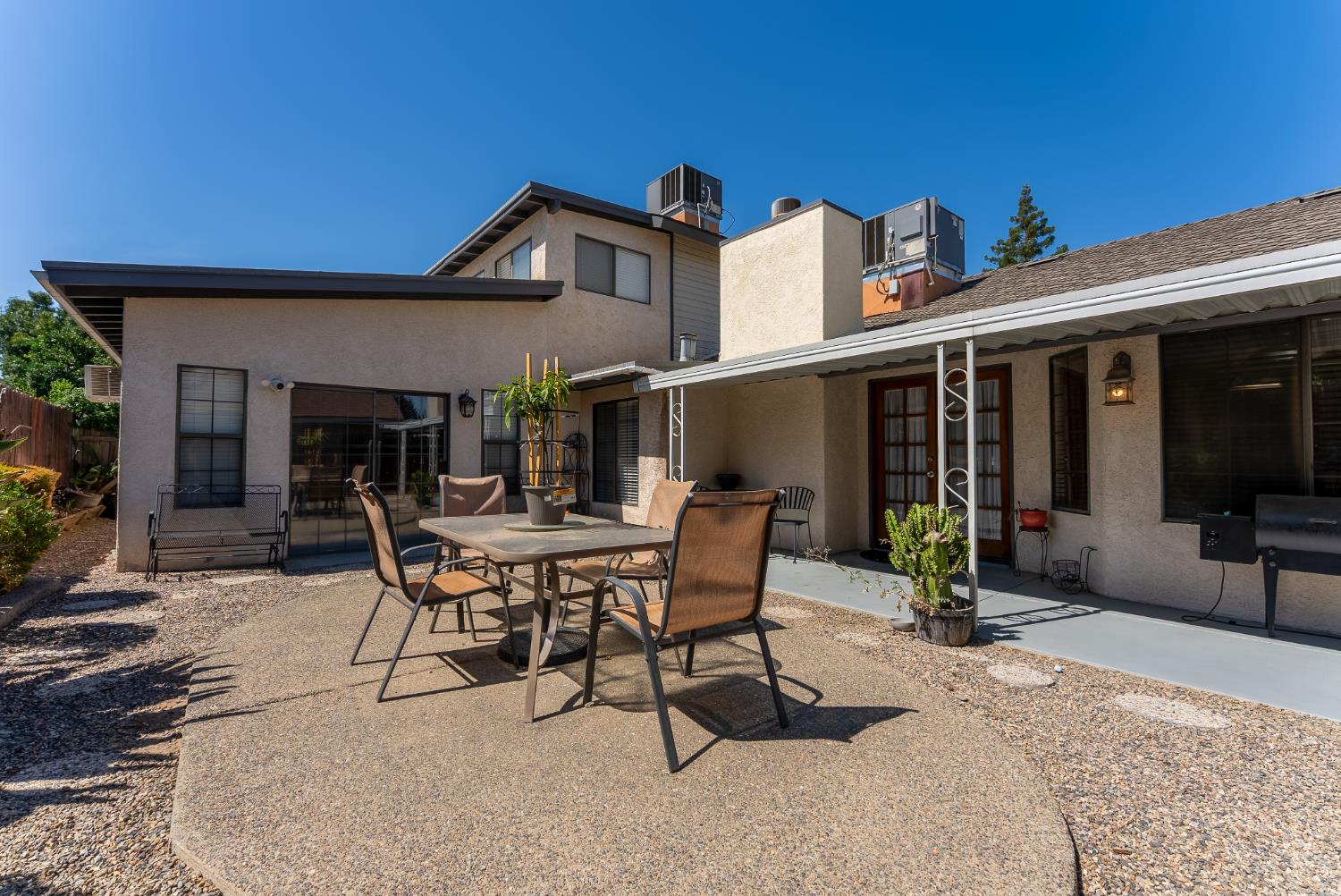 514 Balmoral Dr, Porterville, CA 93257