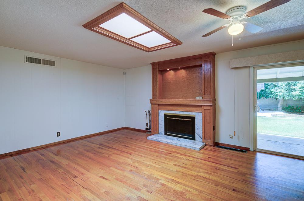 4935 E Heaton Ave, Fresno, CA 93727