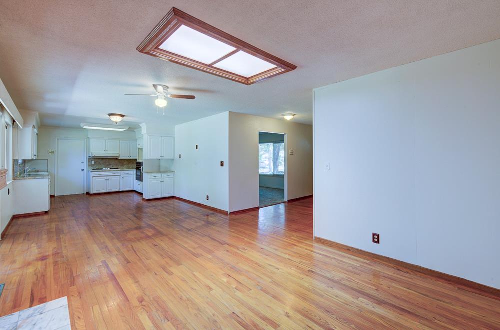 4935 E Heaton Ave, Fresno, CA 93727