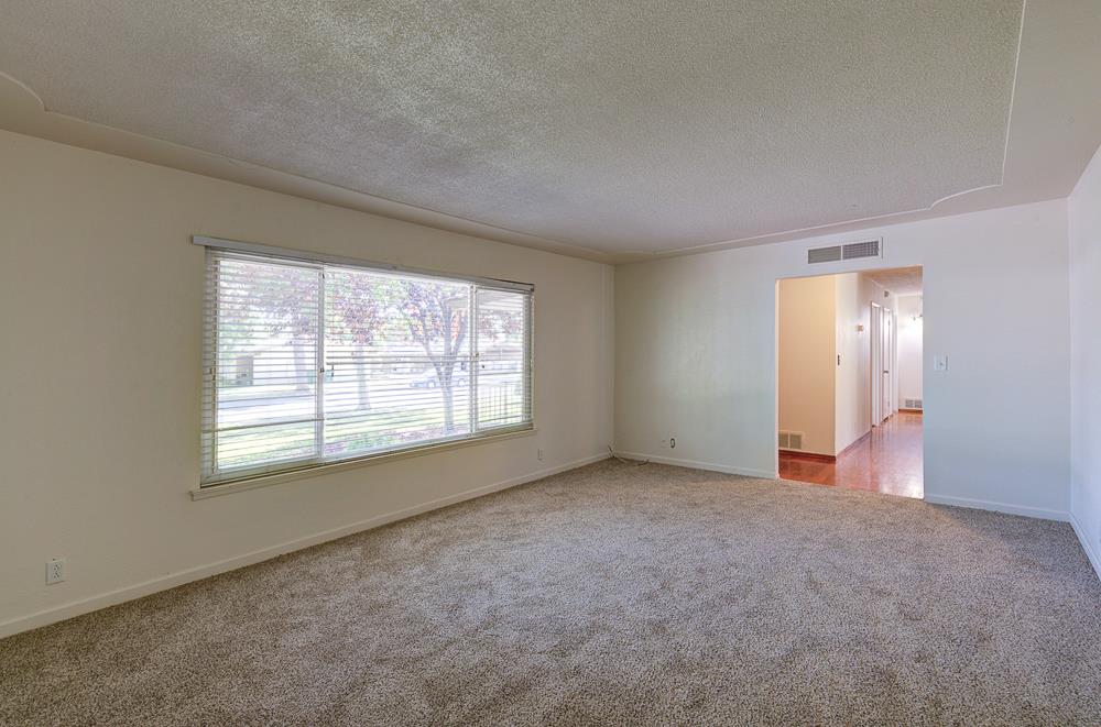 4935 E Heaton Ave, Fresno, CA 93727