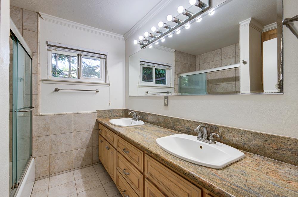 4935 E Heaton Ave, Fresno, CA 93727