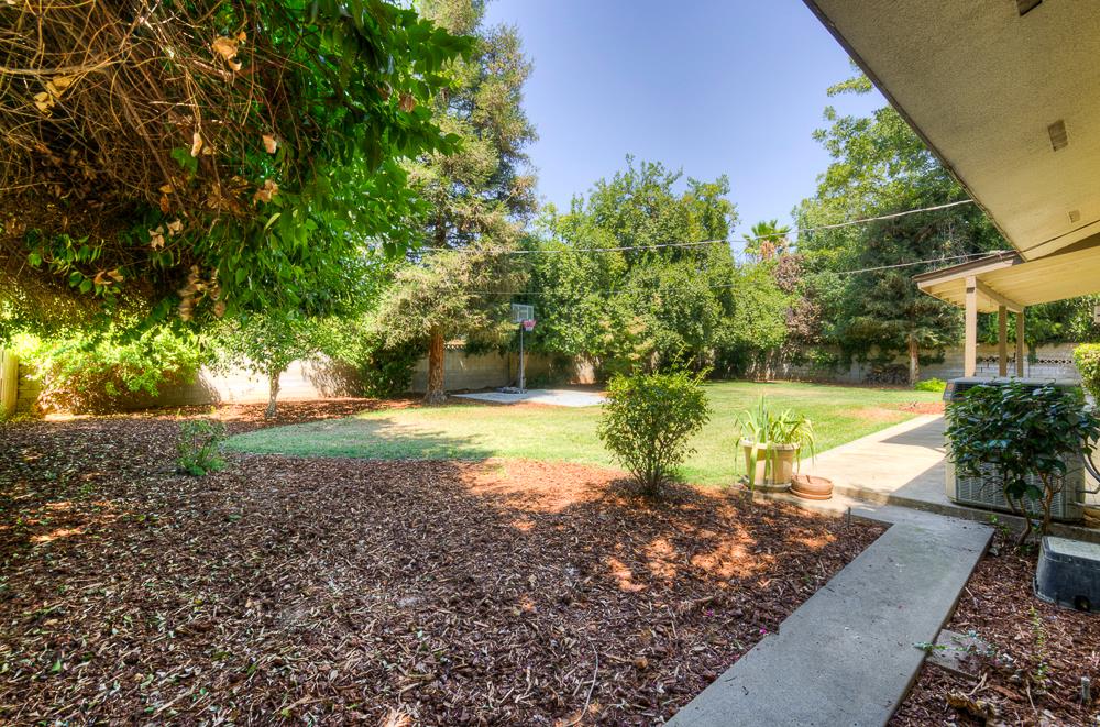 4935 E Heaton Ave, Fresno, CA 93727