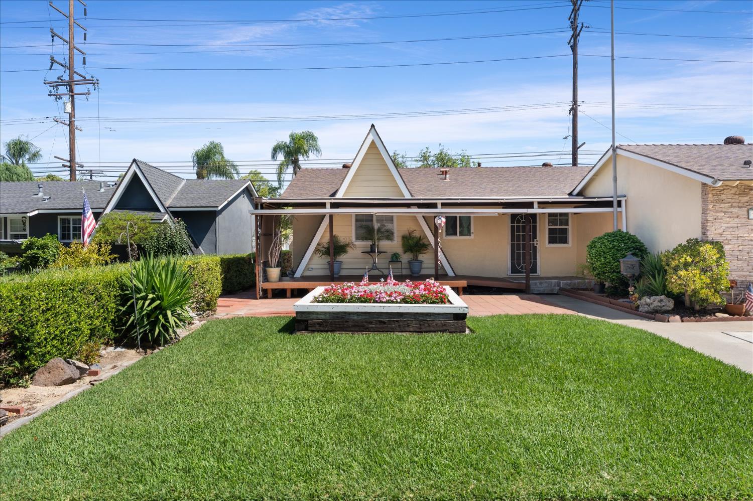 1917 W Flora St, Costa Mesa, CA 92704