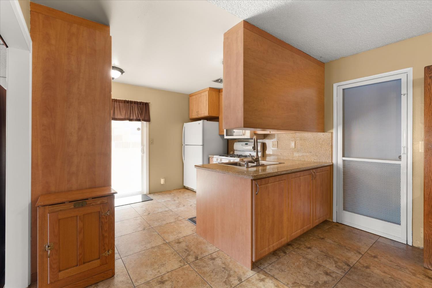 1917 W Flora St, Costa Mesa, CA 92704