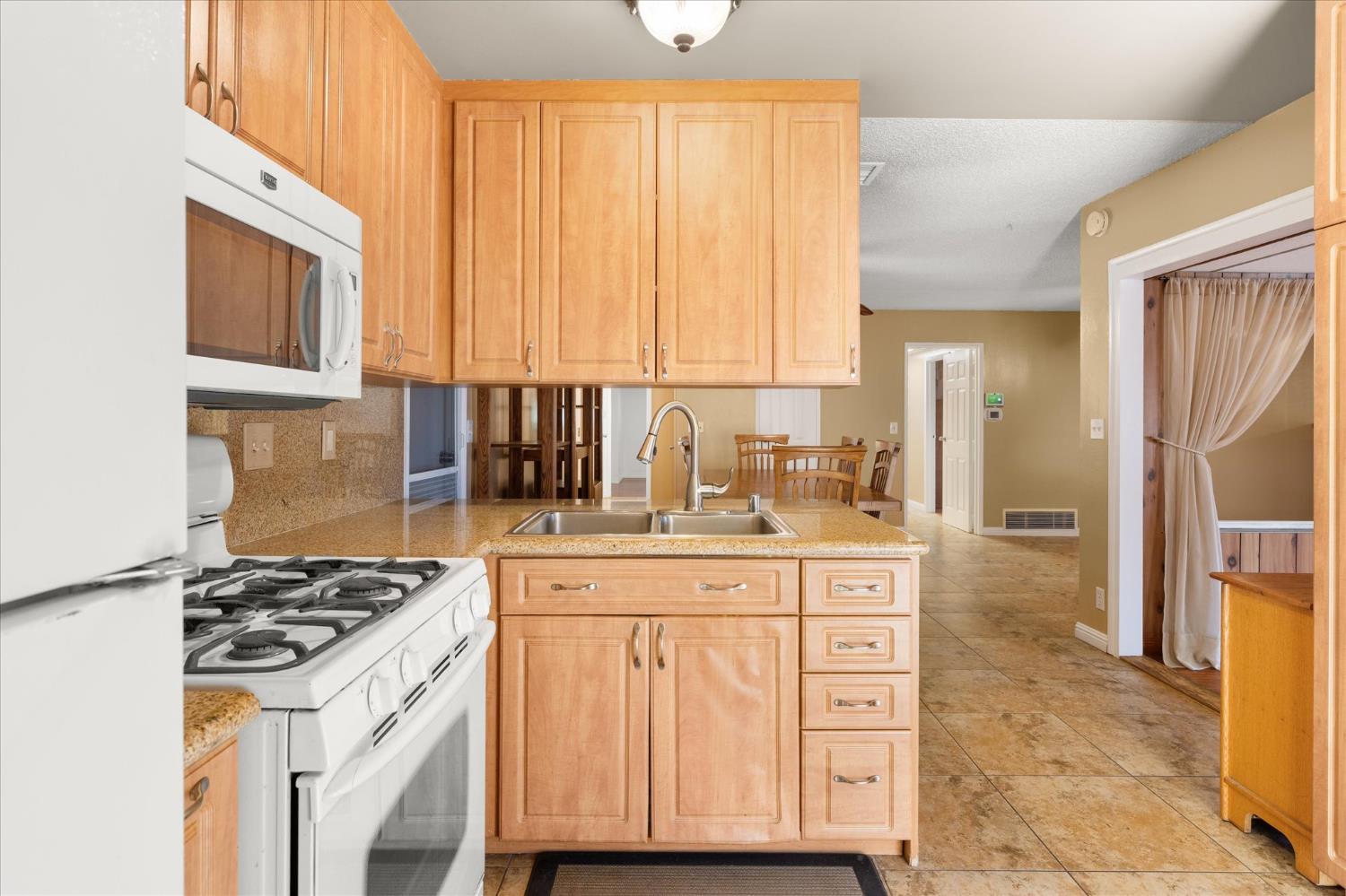 1917 W Flora St, Costa Mesa, CA 92704