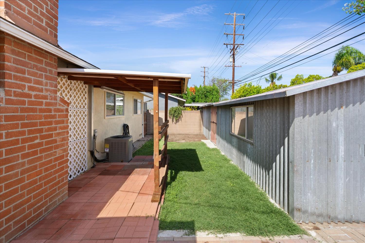 1917 W Flora St, Costa Mesa, CA 92704