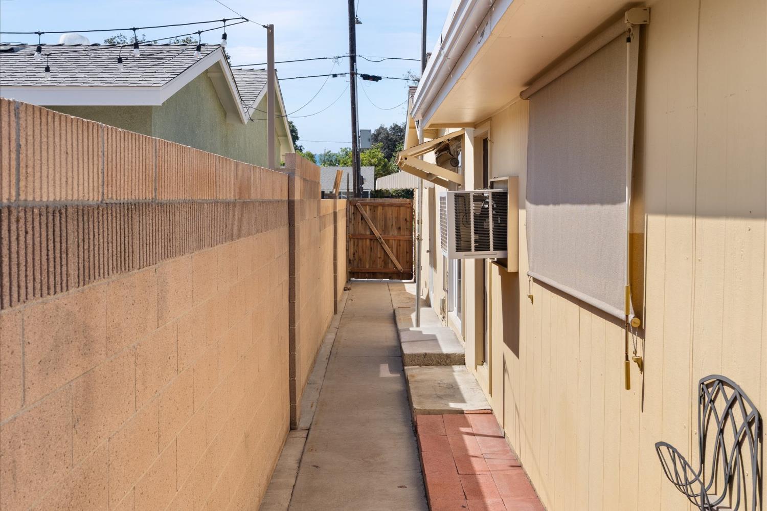 1917 W Flora St, Costa Mesa, CA 92704