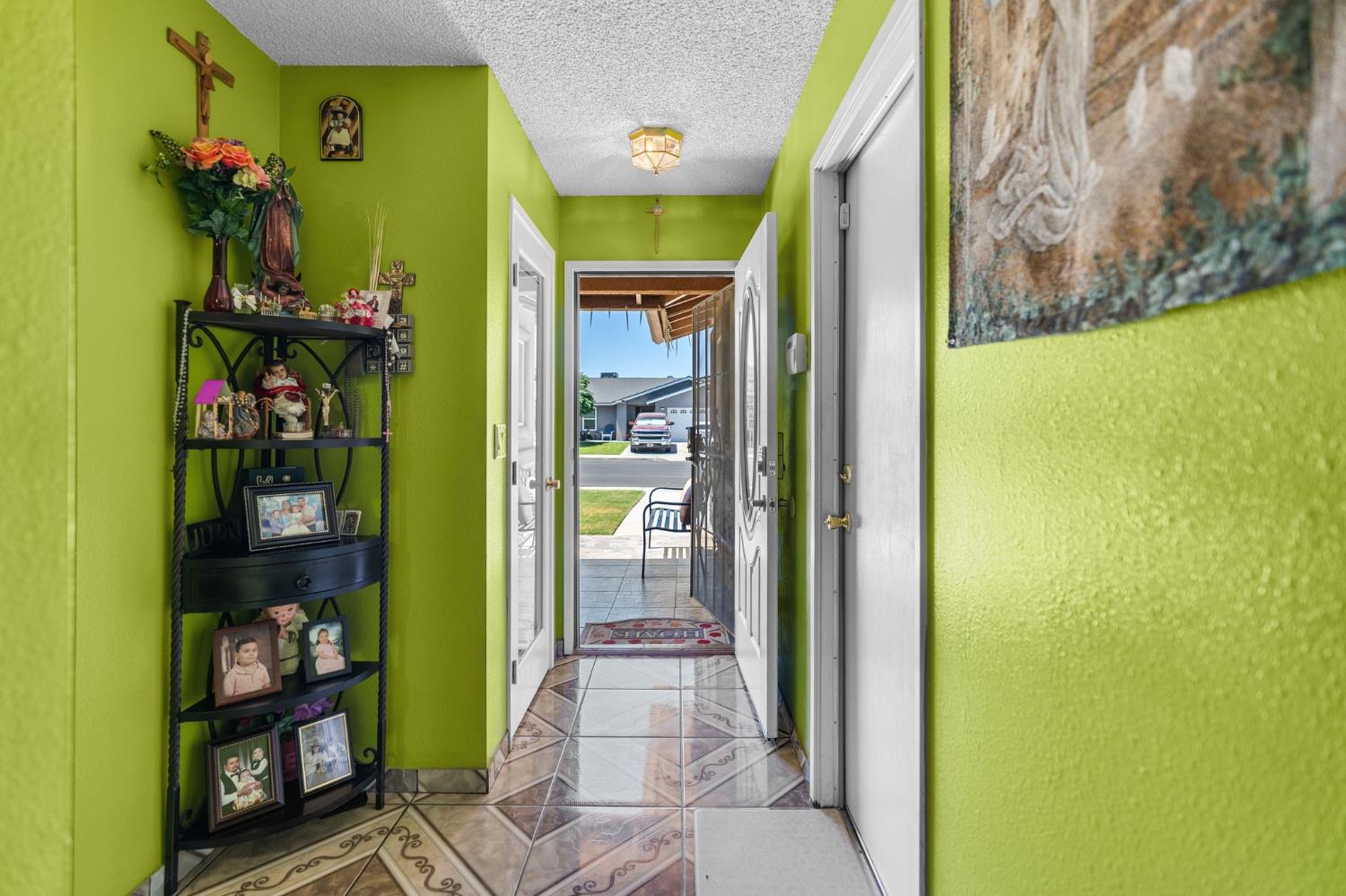 545 Manor Ave, Hanford, CA 93230