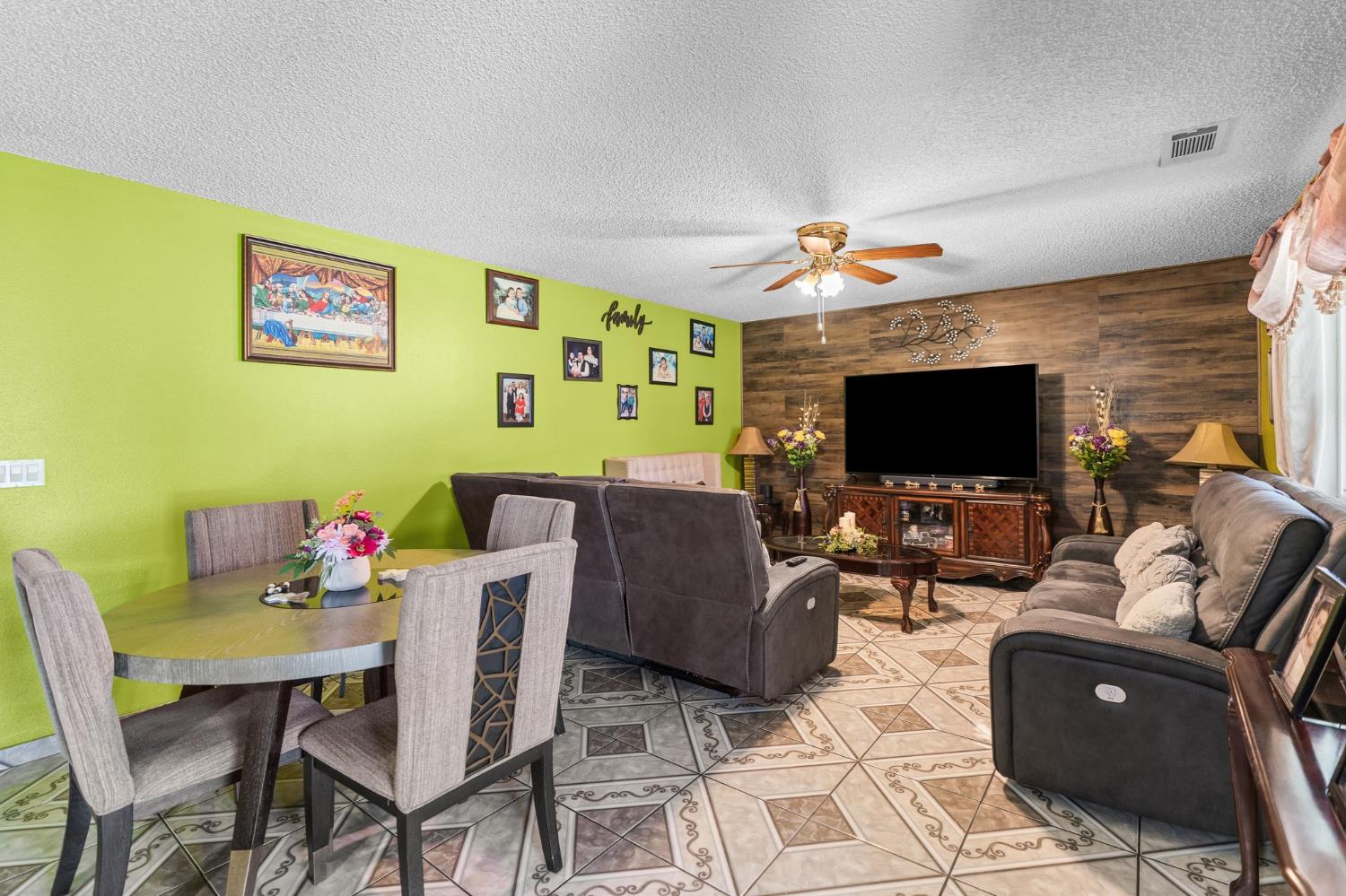 545 Manor Ave, Hanford, CA 93230
