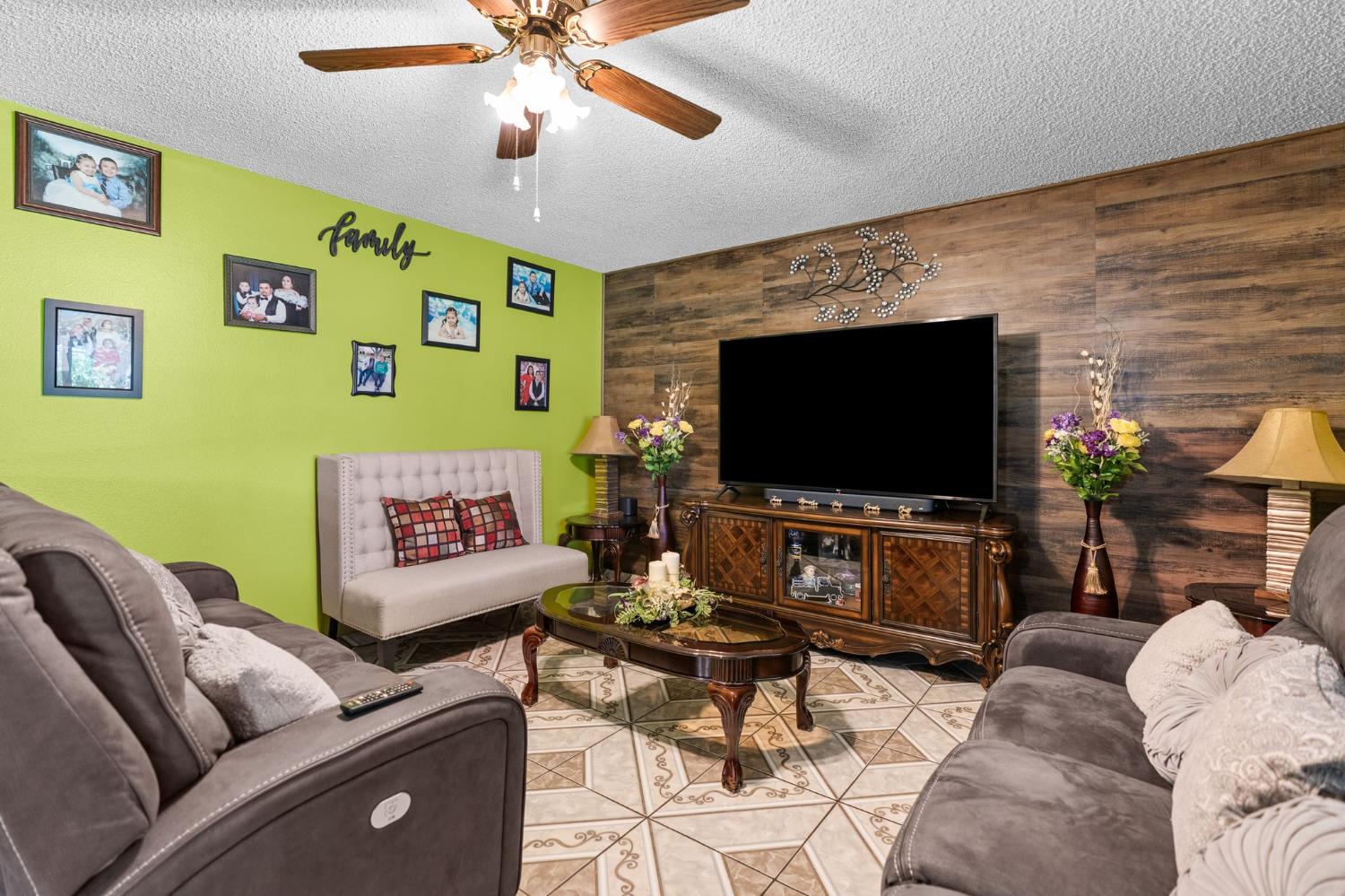 545 Manor Ave, Hanford, CA 93230