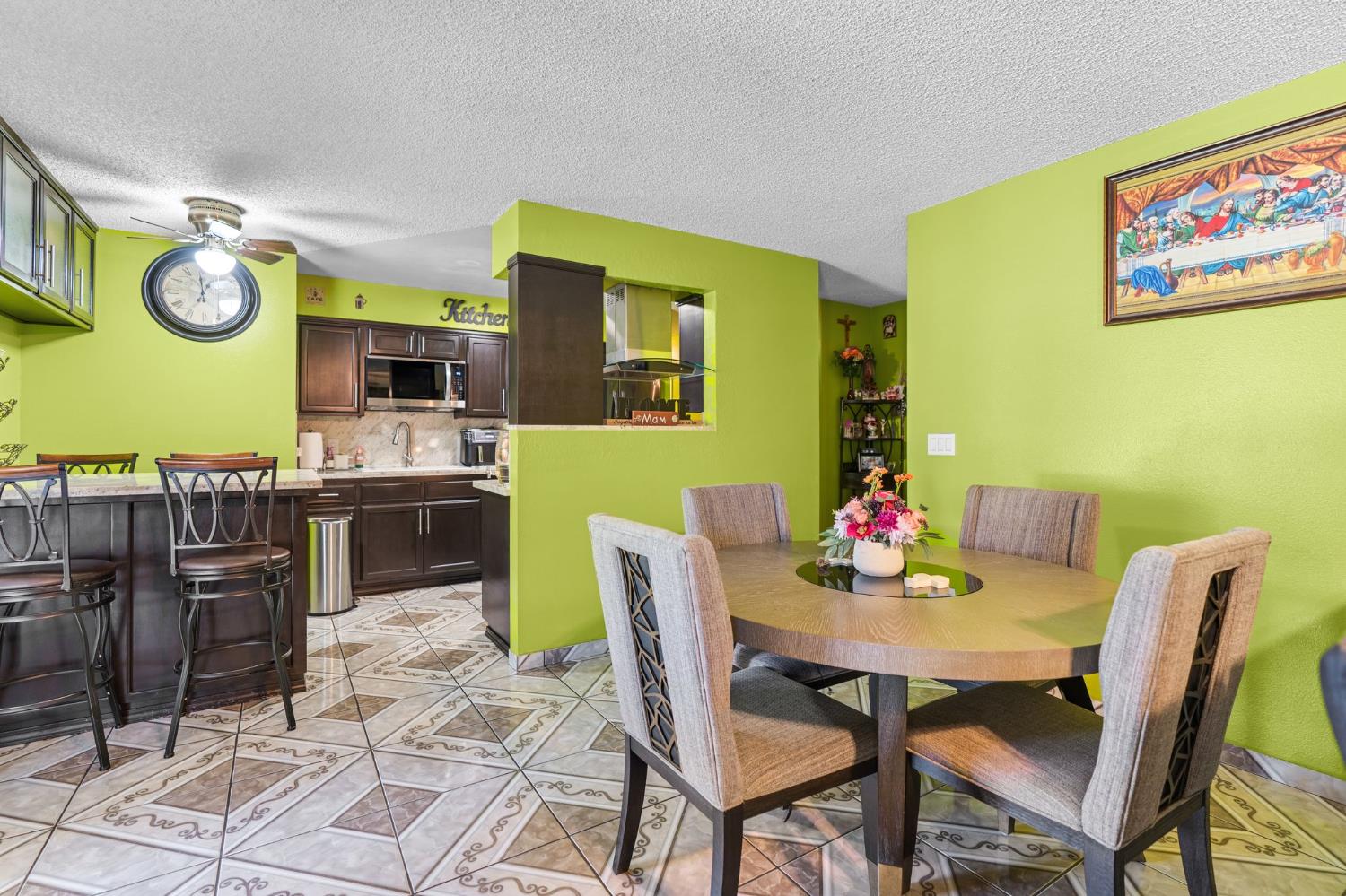 545 Manor Ave, Hanford, CA 93230
