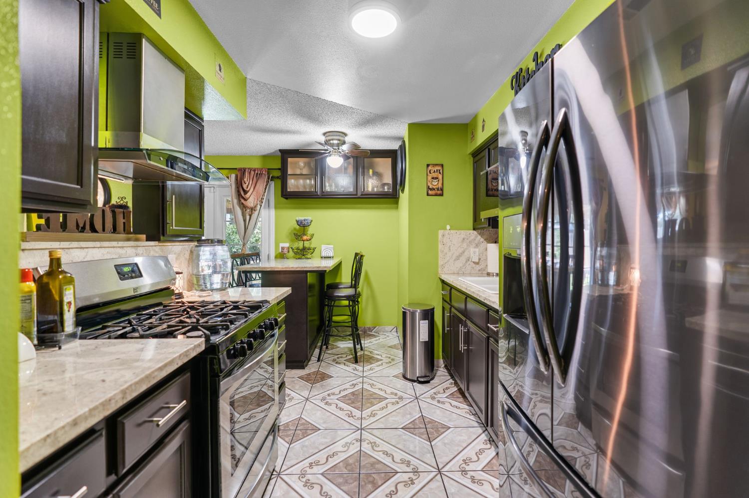 545 Manor Ave, Hanford, CA 93230