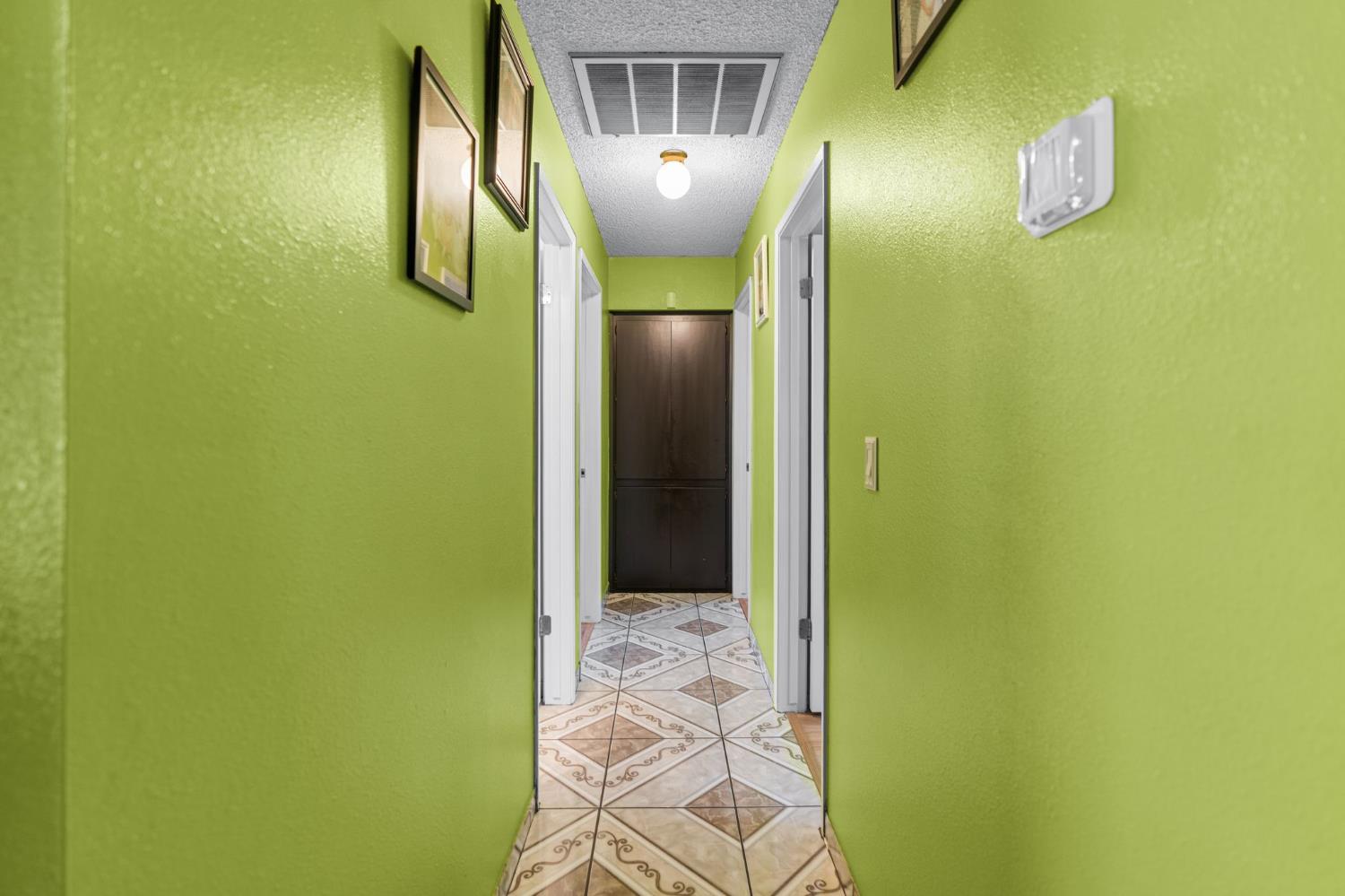 545 Manor Ave, Hanford, CA 93230