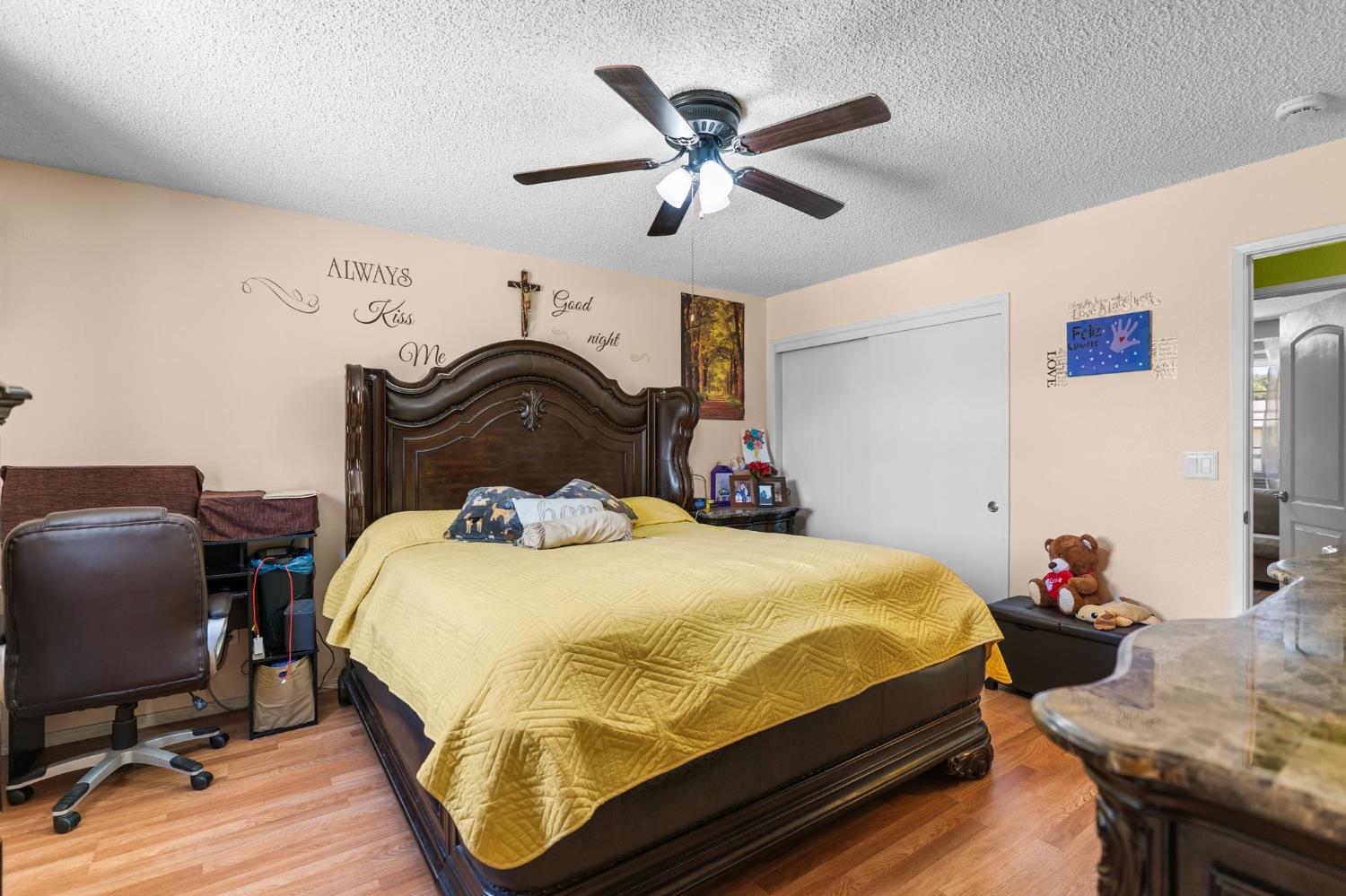 545 Manor Ave, Hanford, CA 93230