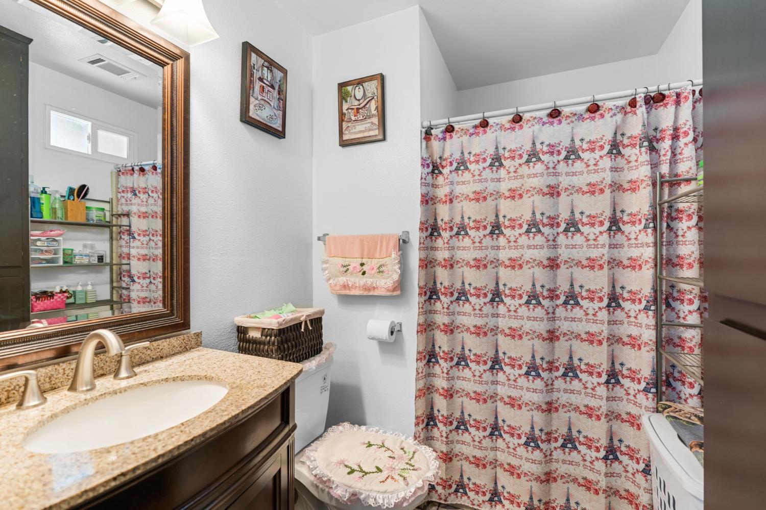 545 Manor Ave, Hanford, CA 93230