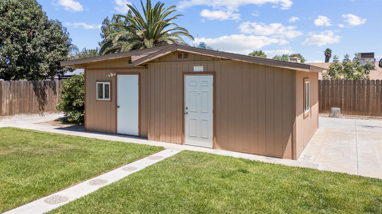 545 Manor Ave, Hanford, CA 93230