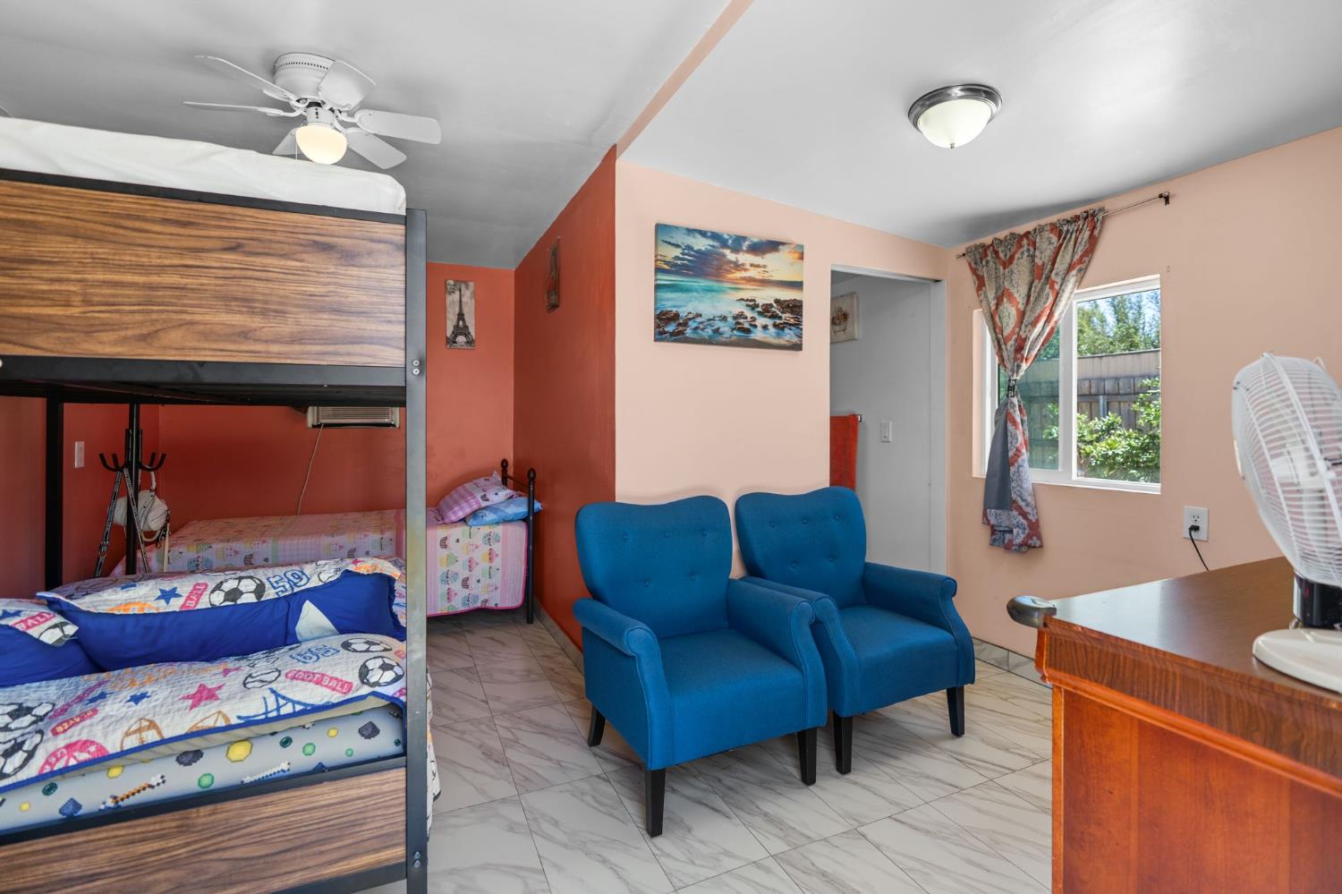 545 Manor Ave, Hanford, CA 93230