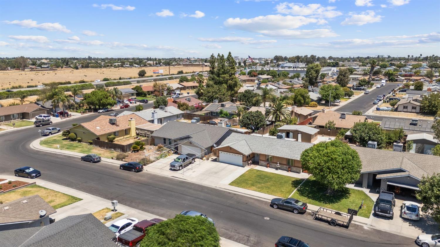 545 Manor Ave, Hanford, CA 93230