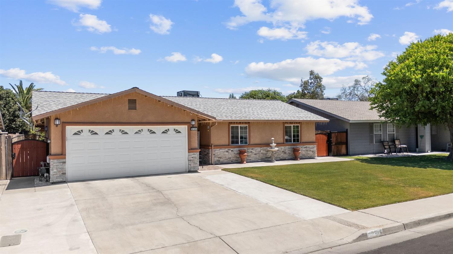 545 Manor Ave, Hanford, CA 93230
