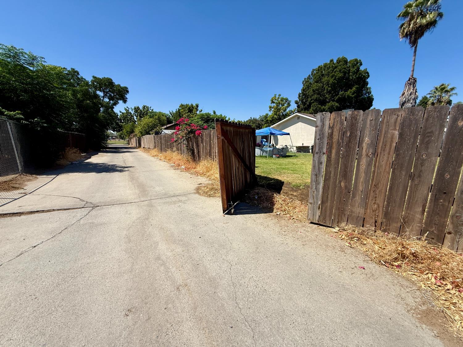 2163 S Weller Ave, Fresno, CA 93706